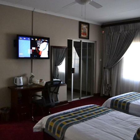 Triple Palms Bed And Breakfast Gaborone Exterior foto