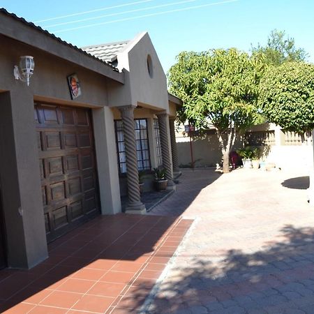Triple Palms Bed And Breakfast Gaborone Exterior foto