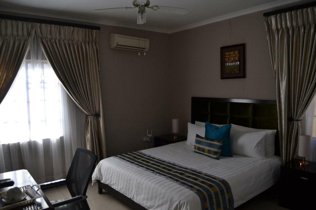 Triple Palms Bed And Breakfast Gaborone Exterior foto