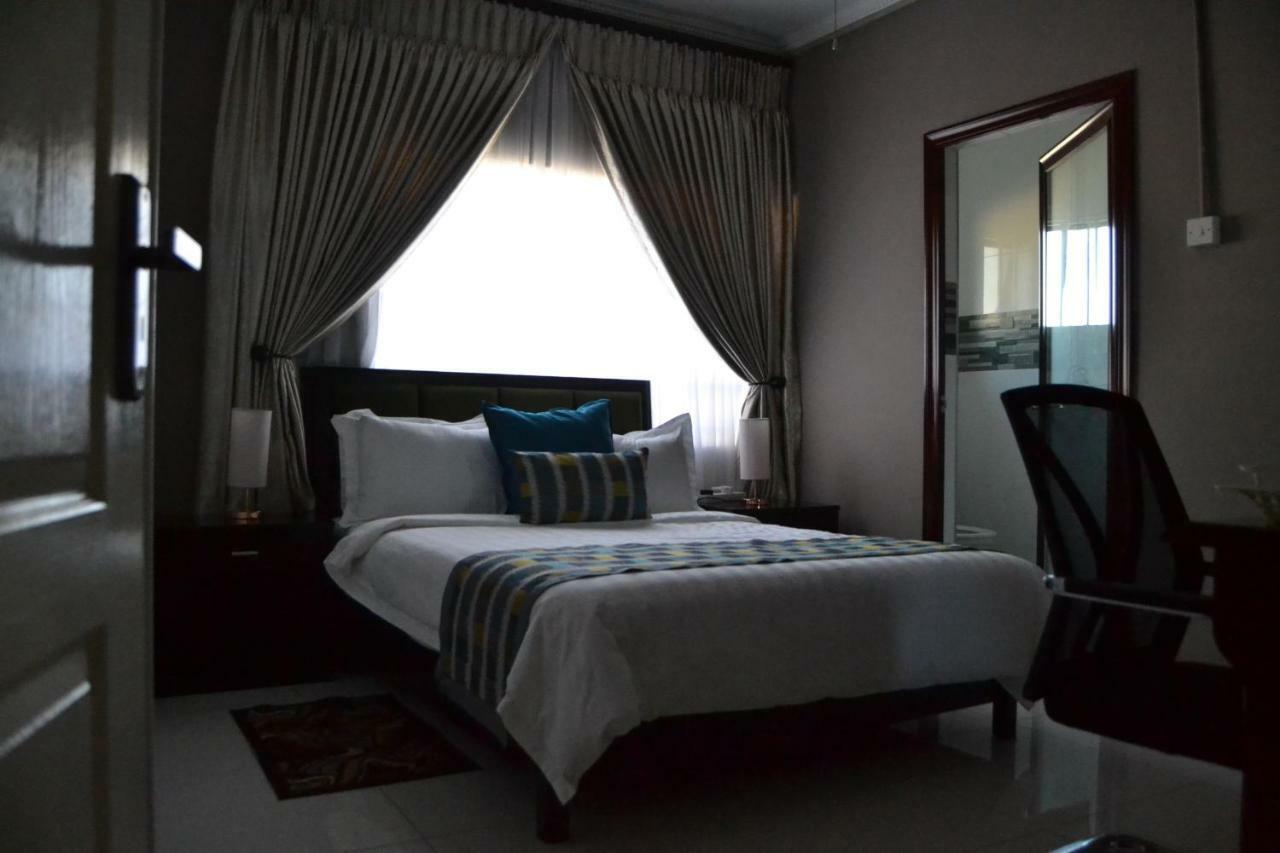 Triple Palms Bed And Breakfast Gaborone Exterior foto