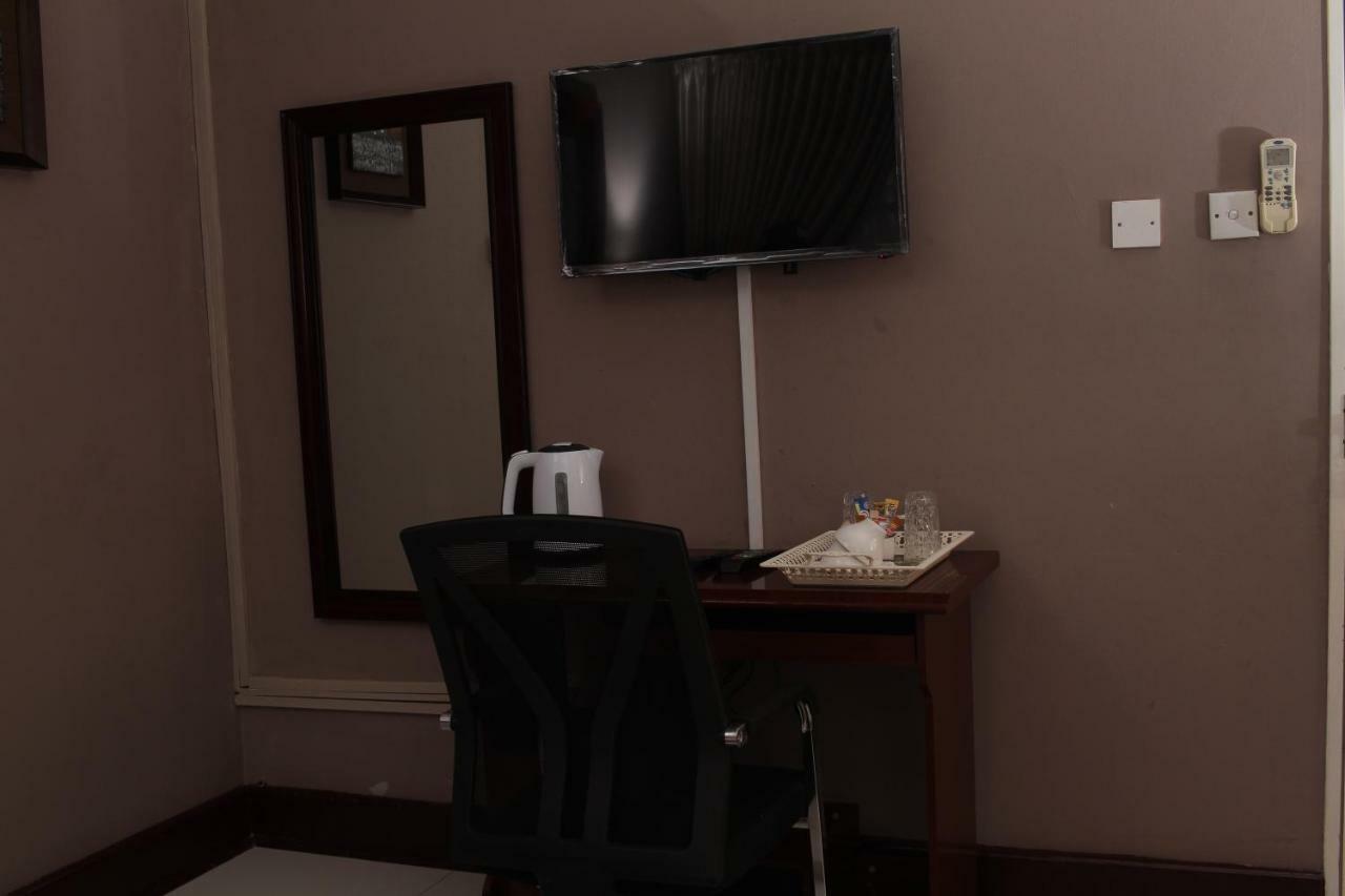 Triple Palms Bed And Breakfast Gaborone Exterior foto
