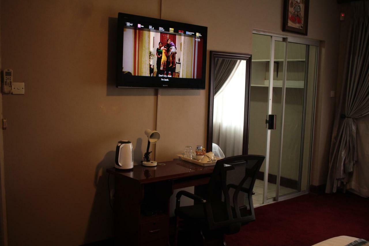 Triple Palms Bed And Breakfast Gaborone Exterior foto
